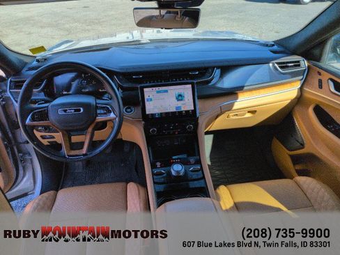 Used 2023 Jeep Grand Cherokee Summit image 11