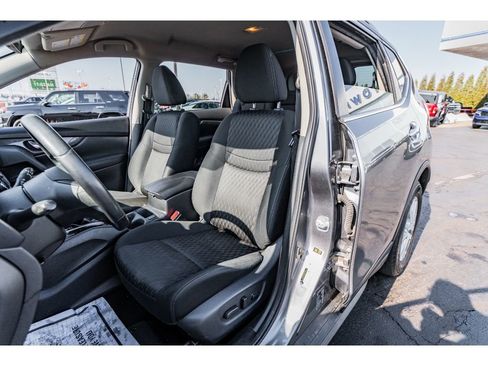 Used 2019 Nissan Rogue SV image 8