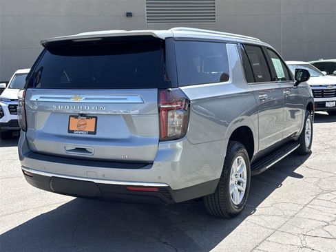 Used 2024 Chevrolet Suburban LT RWD image 3