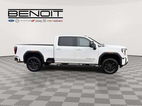 Used 2024 GMC Sierra 2500 AT4 w/ AT4 Preferred Package image 4