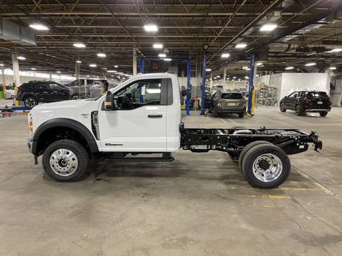 New 2025 Ford F550 4x4 Regular Cab Super Duty w/ XLT Value Package image 3