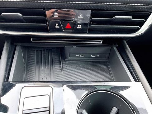Used 2025 Volkswagen Atlas SEL AWD/4WD image 21