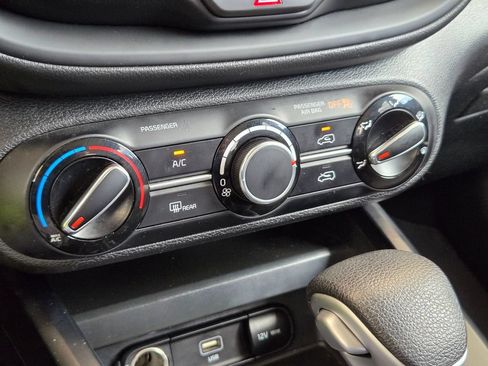 Used 2024 Kia Soul LX w/ Option Group 015 FWD image 17