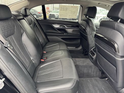 Used 2018 BMW 750i xDrive image 39