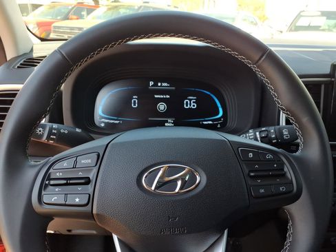 Certified 2025 Hyundai Venue SEL FWD image 19