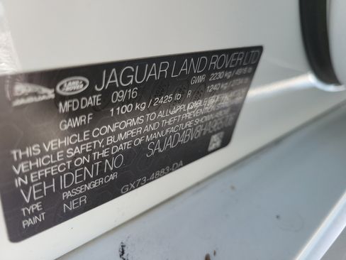 Used 2017 Jaguar XE Premium image 38