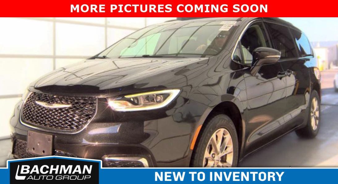 Used 2022 Chrysler Pacifica Touring-L AWD/4WD image 2