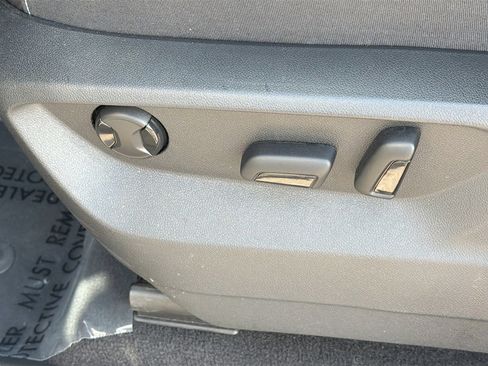 Used 2025 Volkswagen Atlas Cross Sport SE image 24