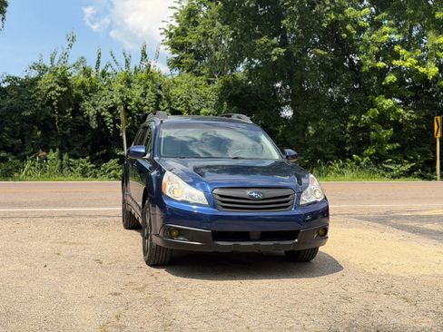 Used 2010 Subaru Outback 2.5i Premium AWD/4WD image 8