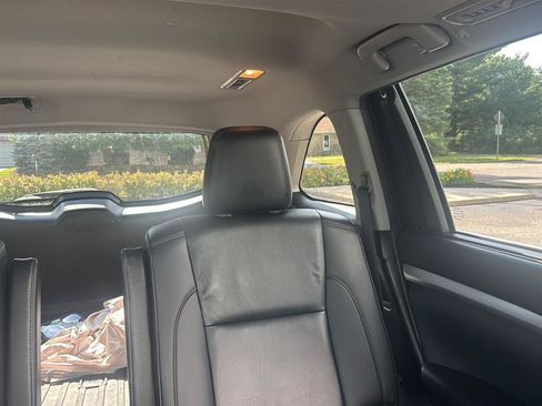 Used 2019 Toyota Highlander XLE AWD/4WD image 21