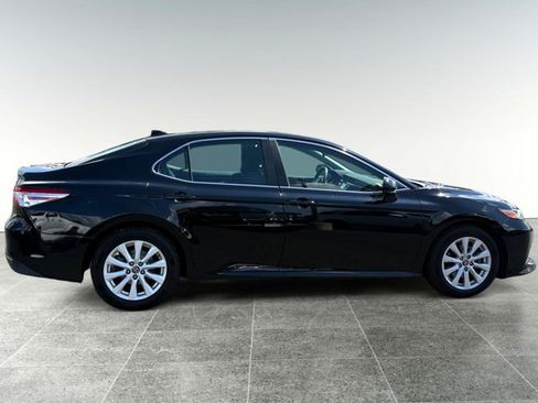 Used 2020 Toyota Camry LE FWD image 4