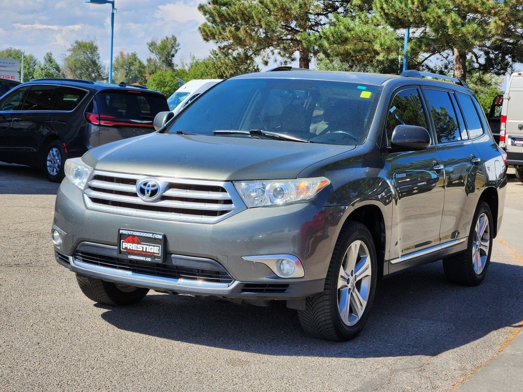 Used 2011 Toyota Highlander Limited w/ Tow Pkg AWD/4WD image 4