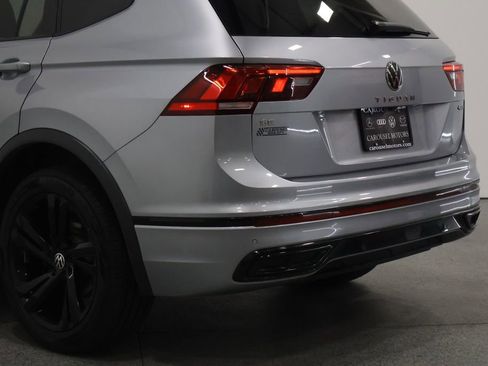 Used 2024 Volkswagen Tiguan SE R-Line AWD/4WD image 10