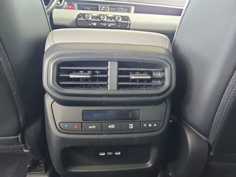 Used 2025 Honda Pilot Touring image 32