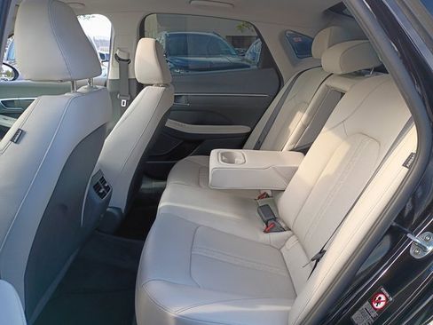 Used 2022 Hyundai Sonata Limited w/ Preferred Accessory Package image 13