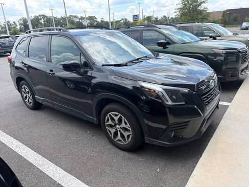 Used 2023 Subaru Forester Premium AWD/4WD image 3