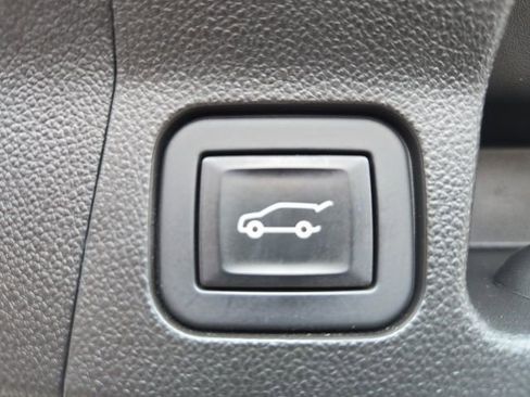 Used 2023 GMC Acadia SLT w/ Technology Package image 51