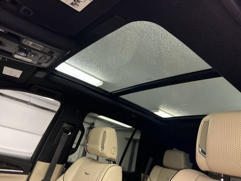 Certified 2024 Cadillac Escalade Premium Luxury image 92