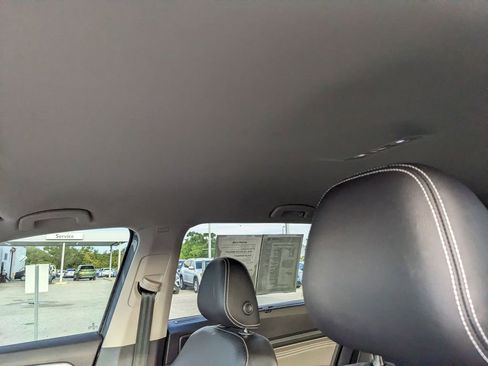 Used 2023 Volkswagen Atlas SE w/ Black Wheel Package image 21