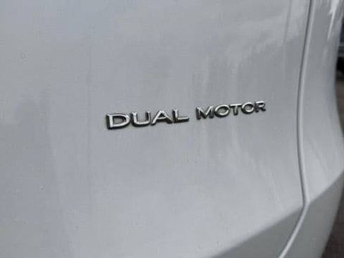 Used 2022 Tesla Model Y Long Range AWD/4WD image 12