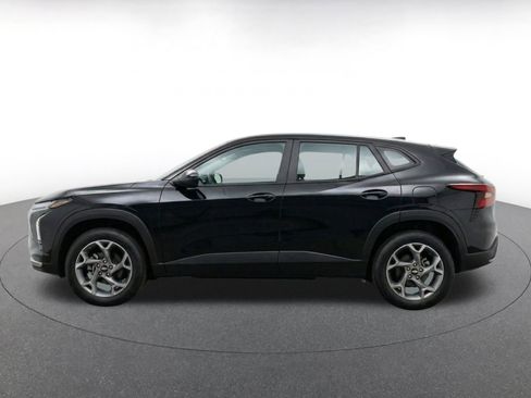 Used 2025 Chevrolet Trax LT FWD image 4