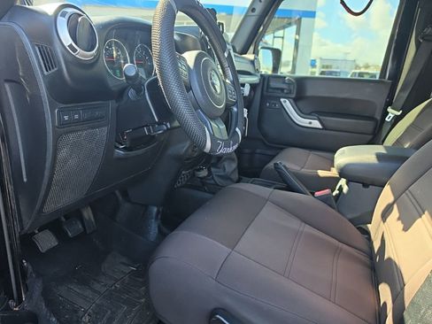 Used 2011 Jeep Wrangler Rubicon w/ PWR Convenience Group image 13