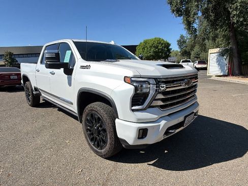 Used 2025 Chevrolet Silverado 2500 High Country w/ Technology Package AWD/4WD image 3