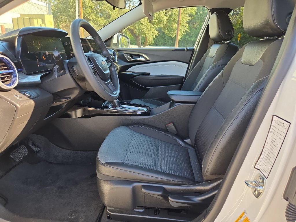 Used 2026 Chevrolet Trax LT FWD image 25