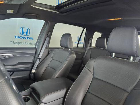Used 2025 Honda Passport EX-L image 13