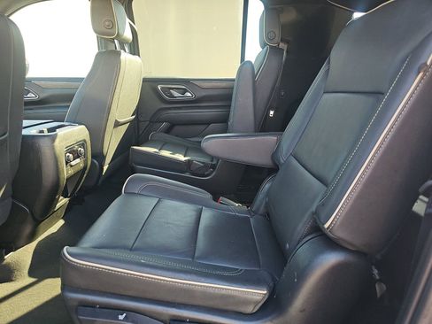 Used 2023 Chevrolet Suburban Premier image 13
