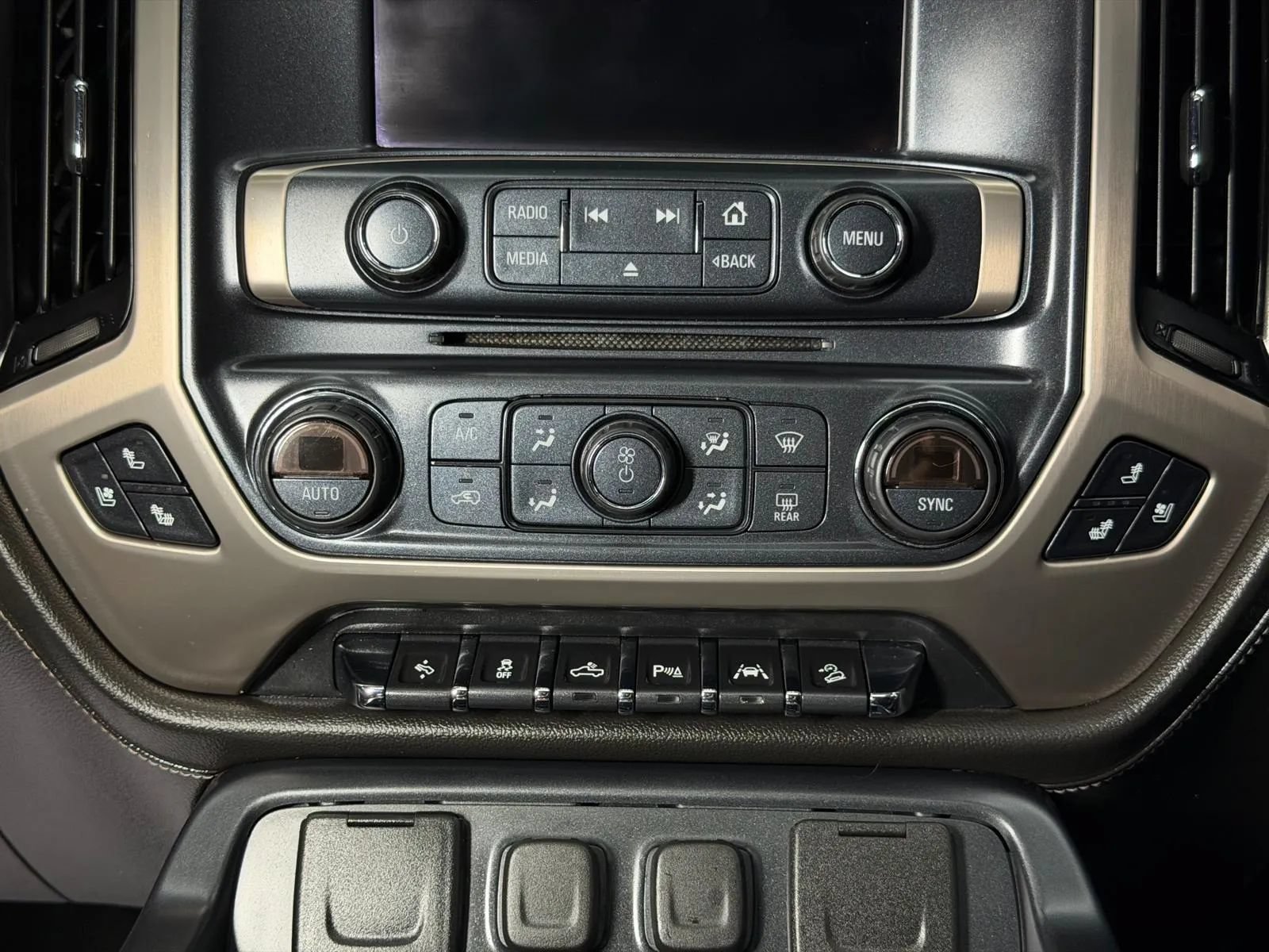 Used 2018 GMC Sierra 1500 Denali AWD/4WD image 32