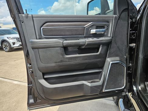 Used 2025 RAM 2500 Laramie AWD/4WD image 20
