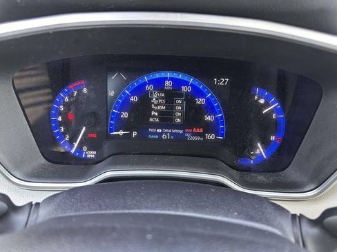 Used 2022 Toyota Corolla Cross XLE w/ Convenience Package AWD/4WD image 18