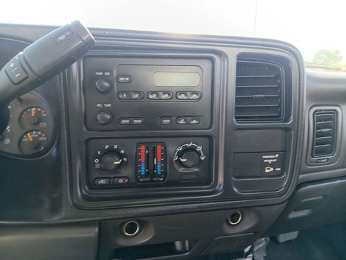 Used 2006 Chevrolet Silverado 3500 4x4 Regular Cab w/ Heavy-Duty Power Package image 13