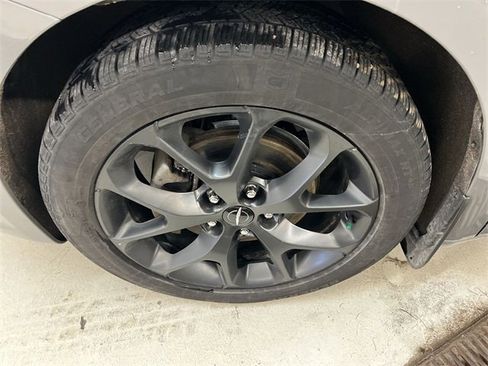 Used 2023 Chrysler Pacifica Touring-L w/ S Appearance Package image 12