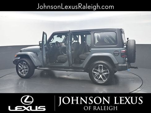 Used 2024 Jeep Wrangler Unlimited w/ Convenience Group image 28