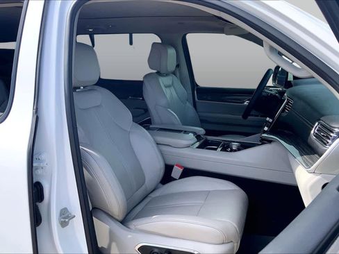 Used 2022 Jeep Wagoneer Series III w/ Premium Group I RWD image 9