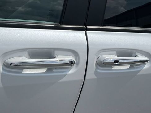 Used 2026 Toyota Sienna XLE FWD image 44