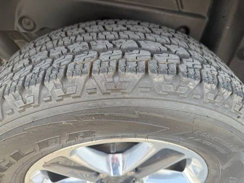 Used 2022 Jeep Wrangler Unlimited Sahara w/ LED Lighting Group AWD/4WD image 28