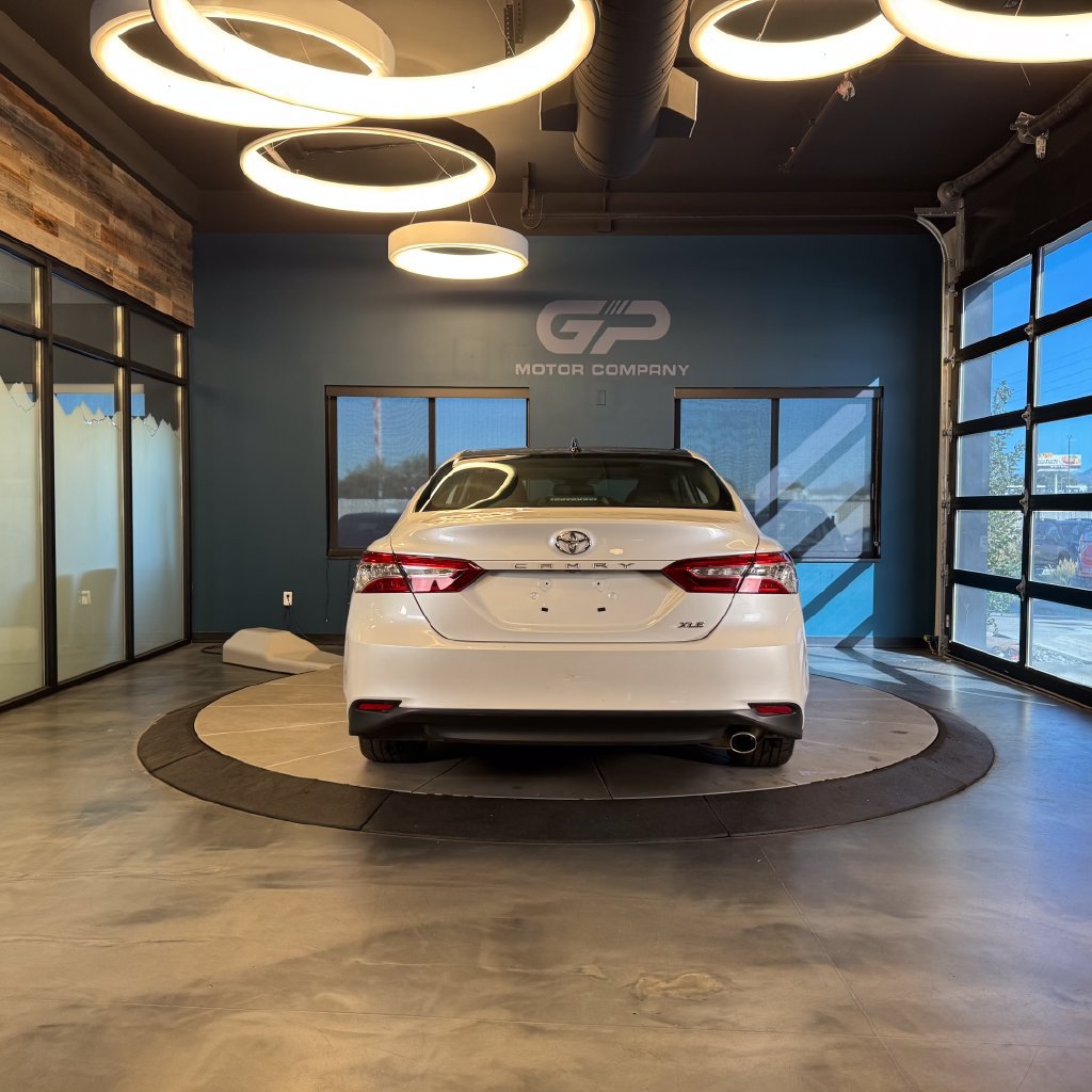 Used 2019 Toyota Camry XLE w/ Navigation Package FWD image 4