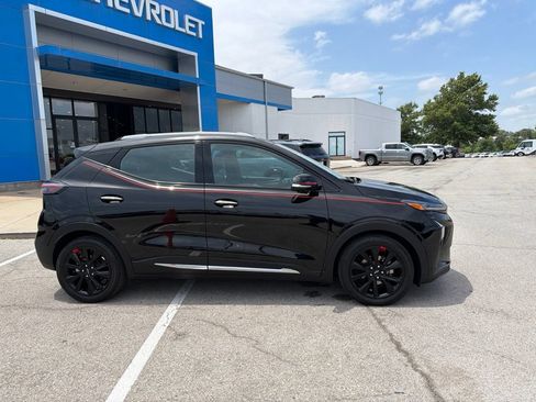 Used 2023 Chevrolet Bolt EUV Premier w/ Sun & Sound Package FWD image 2