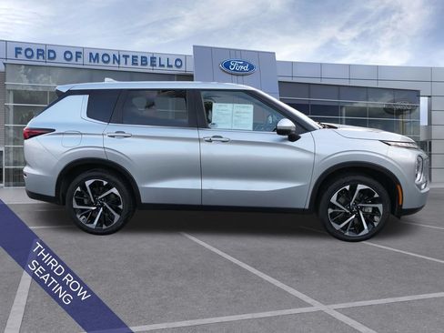 Used 2024 Mitsubishi Outlander SE AWD/4WD image 2