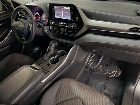 Used 2020 Toyota Highlander L FWD image 42