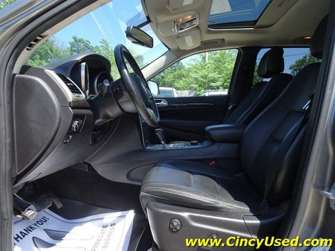 Used 2013 Jeep Grand Cherokee Laredo AWD/4WD image 12
