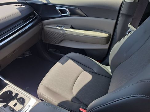 New 2027 Kia Carnival FWD image 15