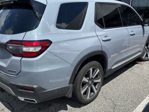Used 2025 Honda Pilot Touring image 5
