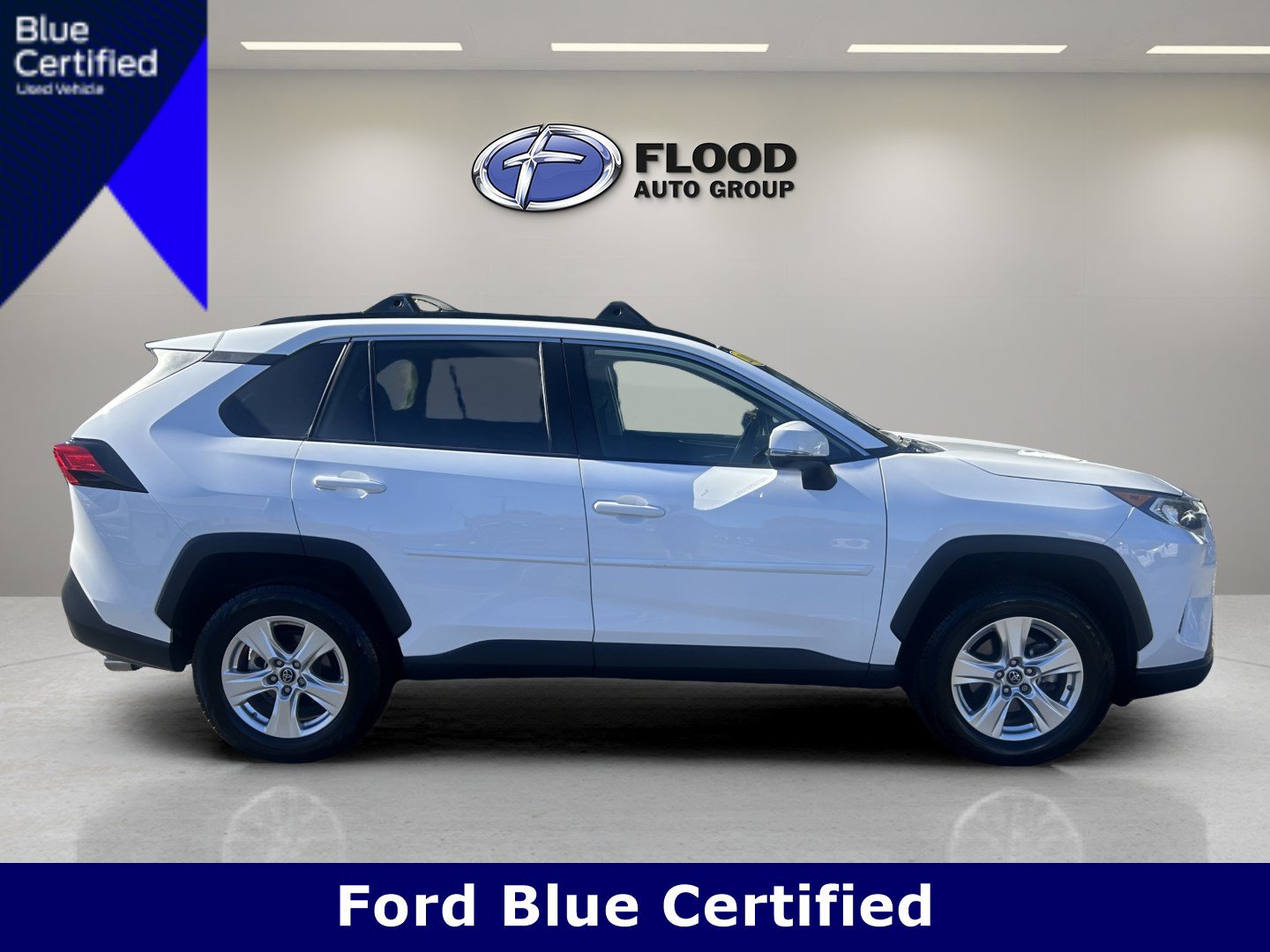 Used 2019 Toyota RAV4 XLE w/ Convenience Package FWD image 4