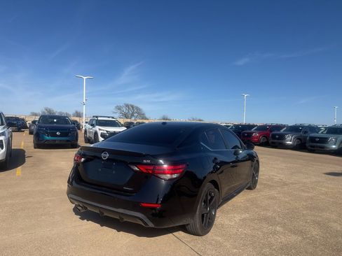 Certified 2022 Nissan Sentra SR w/ Midnight Edition image 15