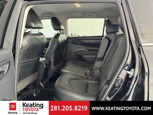 Used 2023 Toyota Highlander LE FWD image 16