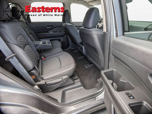 Used 2022 Nissan Pathfinder SV image 19